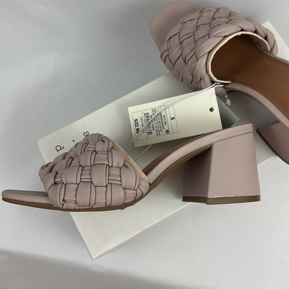 Light Lavender 2.5” Chunky Heel Mule Woven Strap Memory Foam Slide - Picture 7 of 10